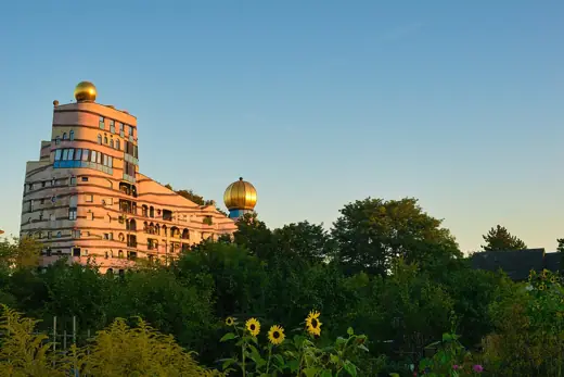 Photo 5: Exterior