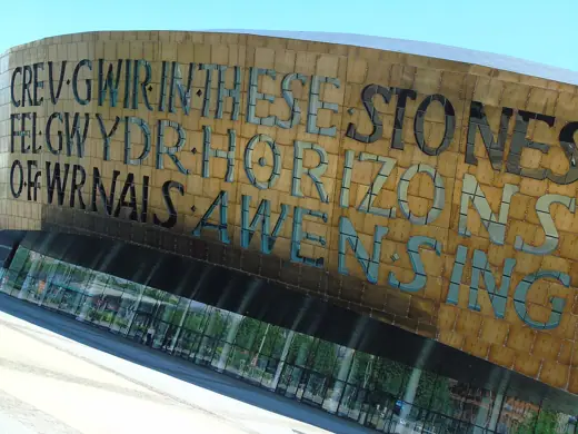Photo 3: Exterior