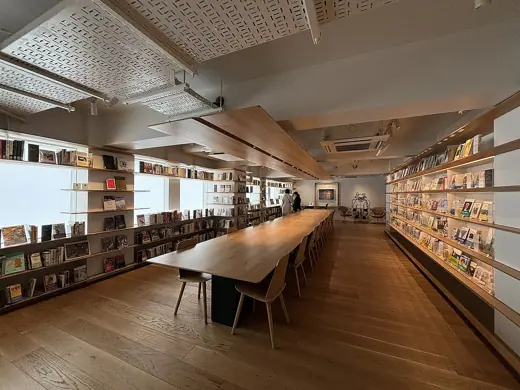 Photo 2: Interior · Waseda International House of Literature 1F Reading Room