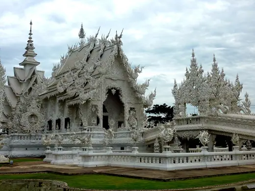 Photo 5: Context · 01 General View from South, White Temple, Chiang Rai