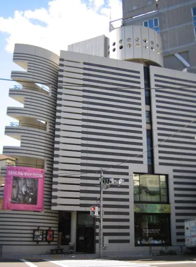 Photo 2: Exterior