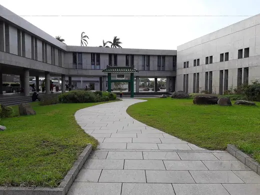 Photo 2: Exterior