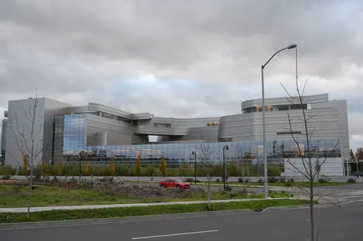 Photo 2: Exterior