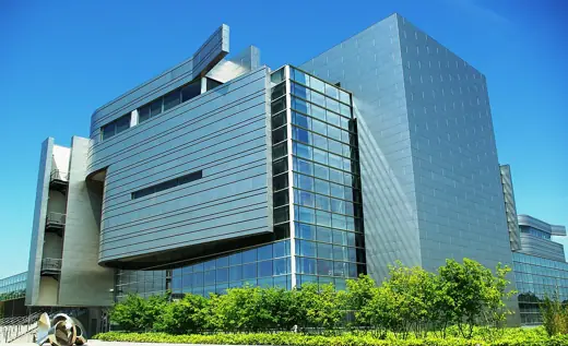Photo 3: Exterior