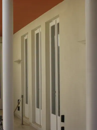 Photo 5: Interior