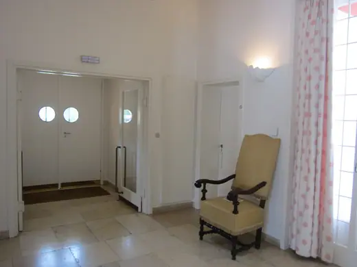 Photo 6: Interior