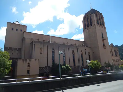 Photo 1: Exterior