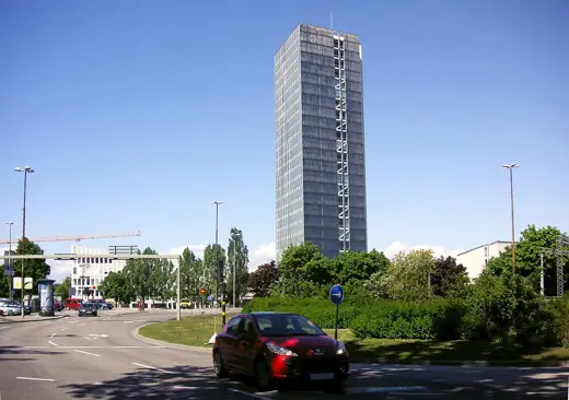 Photo 1: Exterior