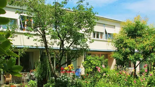 Photo 2: Exterior · Zürich-Wollishofen, Wohnkolonie Neubühl, Ostbühlstrasse 33-79
