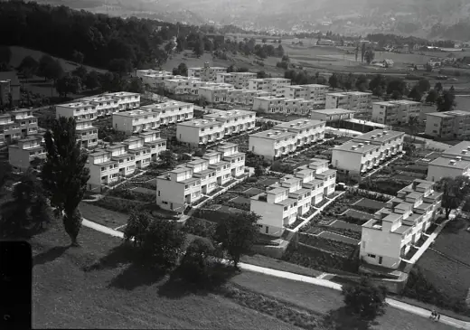 Photo 4: Exterior · Kolonie Neubühl, Zürich-Wollishofen, Schweiz: 1.7.1932 Fotograf: Walter Mittelholzer