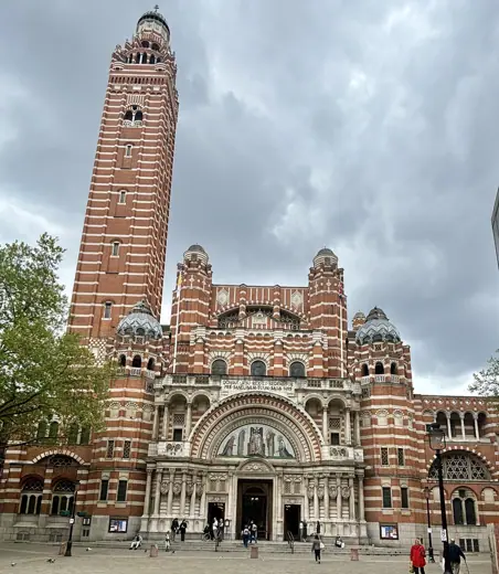 Photo 1: Exterior