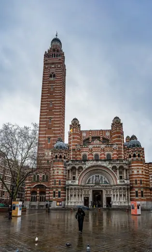 Photo 2: Exterior