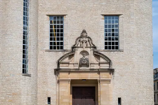 Photo 4: Exterior · Oxford: NEW BODLEIAN LIBRARY