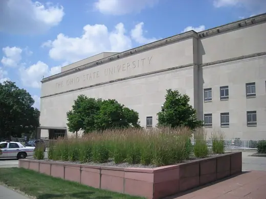 Photo 4: Exterior