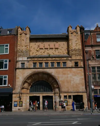 Photo 2: Exterior
