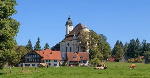 Photo 1: Exterior