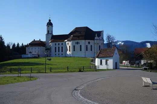 Photo 2: Exterior