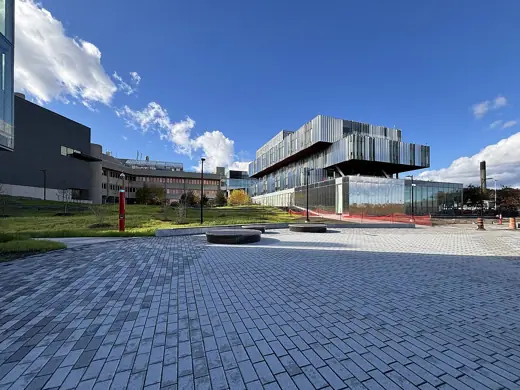 Photo 3: Exterior · University of Toronto Mississauga