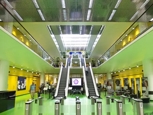Photo 5: Interior · The Entrance Foyer and Atrium, Willis Building, Ipswich
