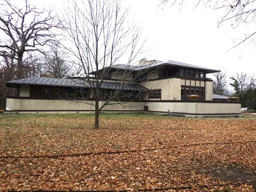 Photo 3: Exterior