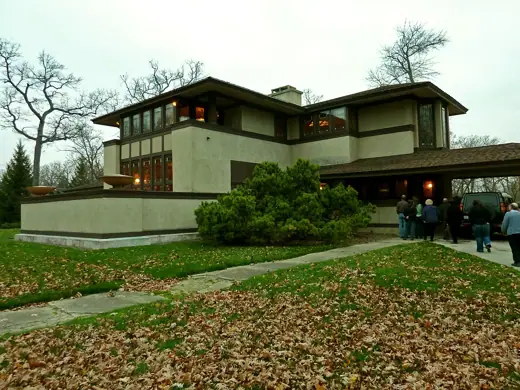 Photo 4: Exterior