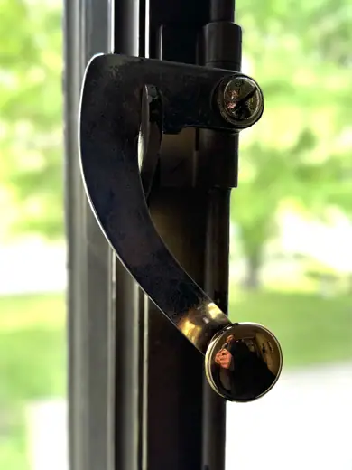 Photo 6: Detail · A window catch in Haus Wittgenstein in Vienna