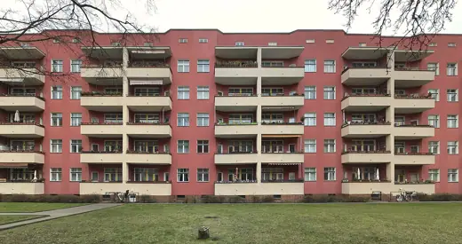 Photo 3: Exterior · GEHAG-Großsiedlung Wohnstadt Carl Legien, Erich-Weinert-Straße, Berlin-Prenzlauer Berg