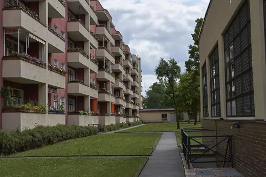 Photo 5: Interior · Innenhof links Häuserzeile der Gubitzstrasse 41 bis 36