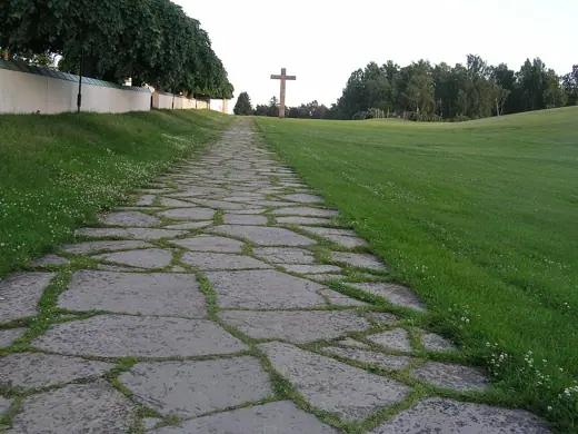 Photo 6: Context · Skogskyrkogården, Walk way at Holy Cross