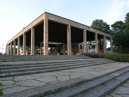 Photo 4: Interior