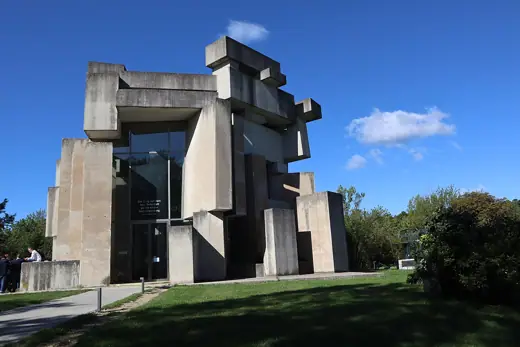 Photo 3: Exterior · Kath