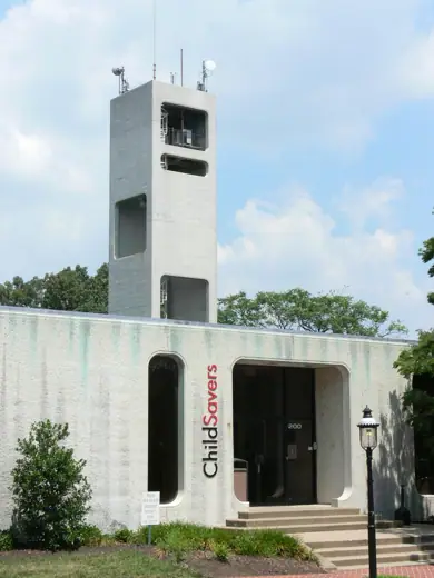 Photo 2: Exterior