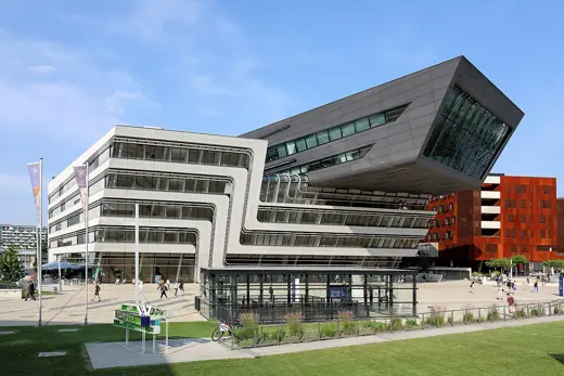 Photo 2: Exterior · Das Library and Learning Center (LC) des WU Campus der Wirtschaftsuniversität im 2