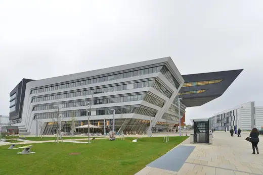 Photo 3: Exterior