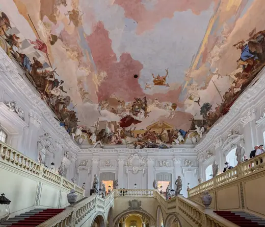 Photo 5: Interior