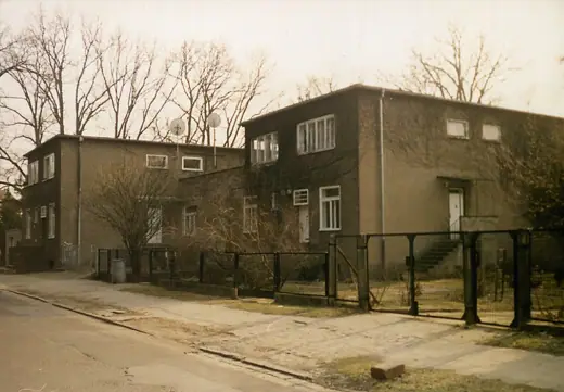 Photo 2: Exterior