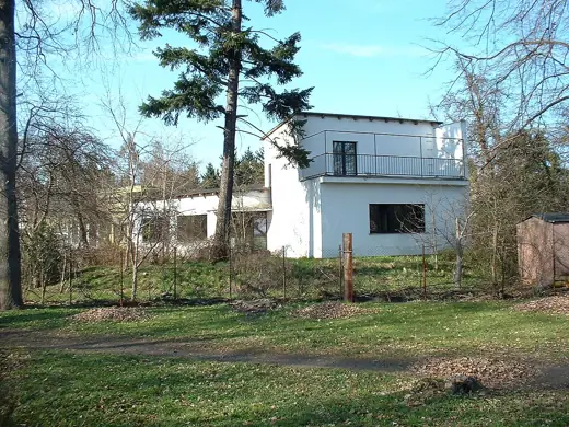 Photo 2: Exterior