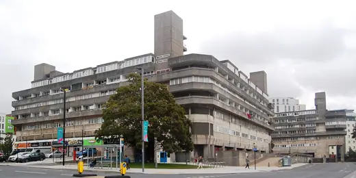 Photo 2: Exterior · Wyndham Court, Wyndham Place, Southampton, Hampshire, England