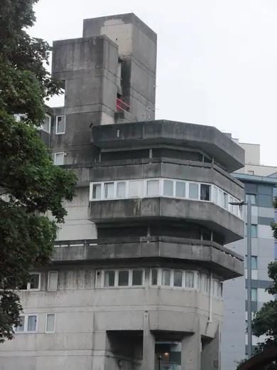 Photo 3: Exterior · Wyndham Court, building in Southampton
