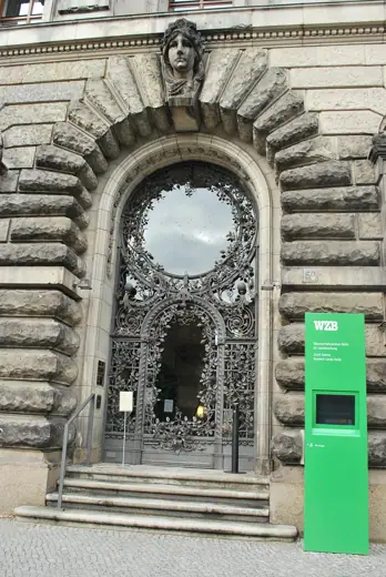 Photo 5: Detail · Tiergarten Social Sciences Center
