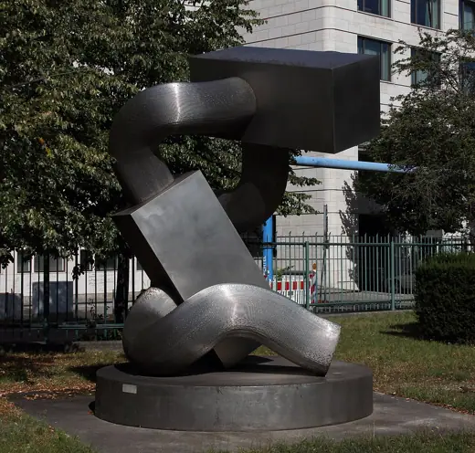 Photo 6: Detail · Sculpture, "'Herkules " by Matschinsky-Denninghoff , 1972, Reichpietschufer 50, Berlin-Tiergarten , Germany