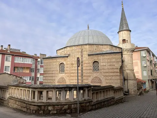 Photo 1: Exterior