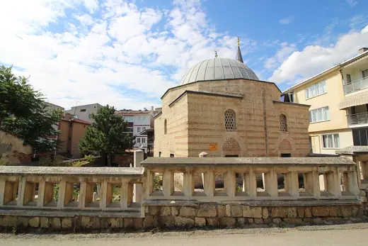 Photo 2: Exterior