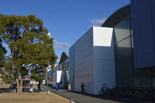 Photo 2: Exterior