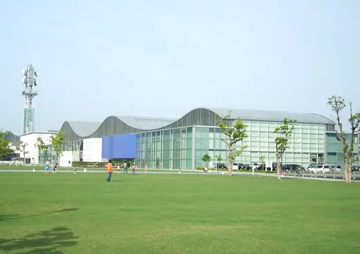 Photo 3: Exterior