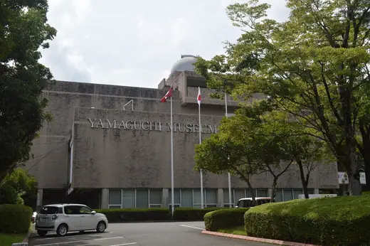 Photo 2: Exterior