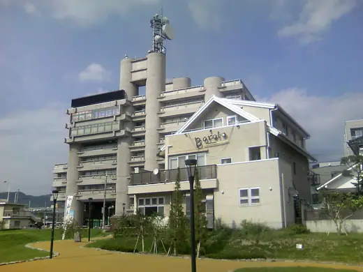 Photo 3: Exterior