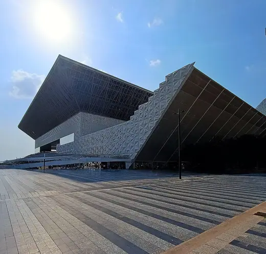 Photo 1: Exterior