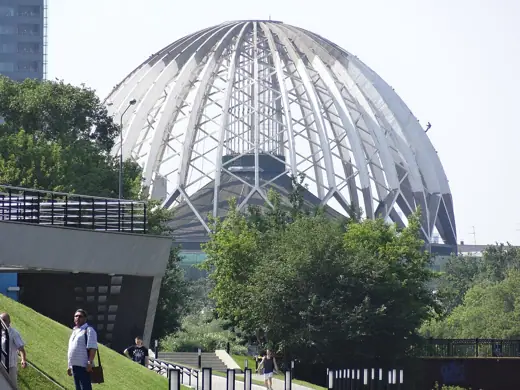 Photo 3: Exterior