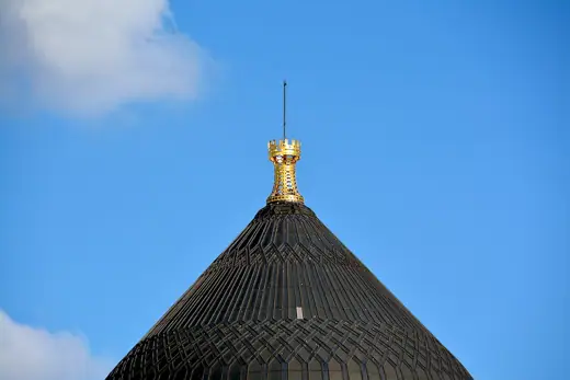 Photo 4: Exterior